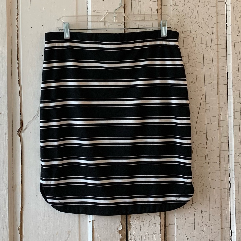 Max Studio black white striped skirt Size Medium